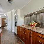 Apartment Lumina Luxury With Jaccuzi Next To Piotrkowska Street