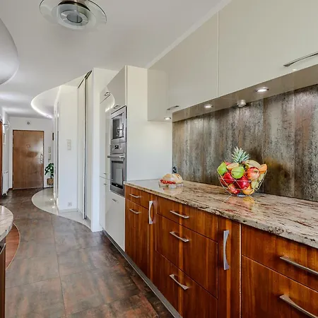Apartment Lumina Luxury With Jaccuzi Next To Piotrkowska Street