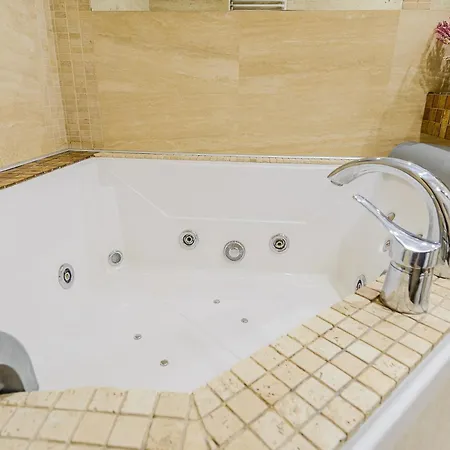 Апартаменты Lumina Luxury With Jaccuzi On Sienkiewicza Street *